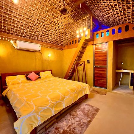 La Pahi Palace- Banquet And Resort Sakri East Екстер'єр фото
