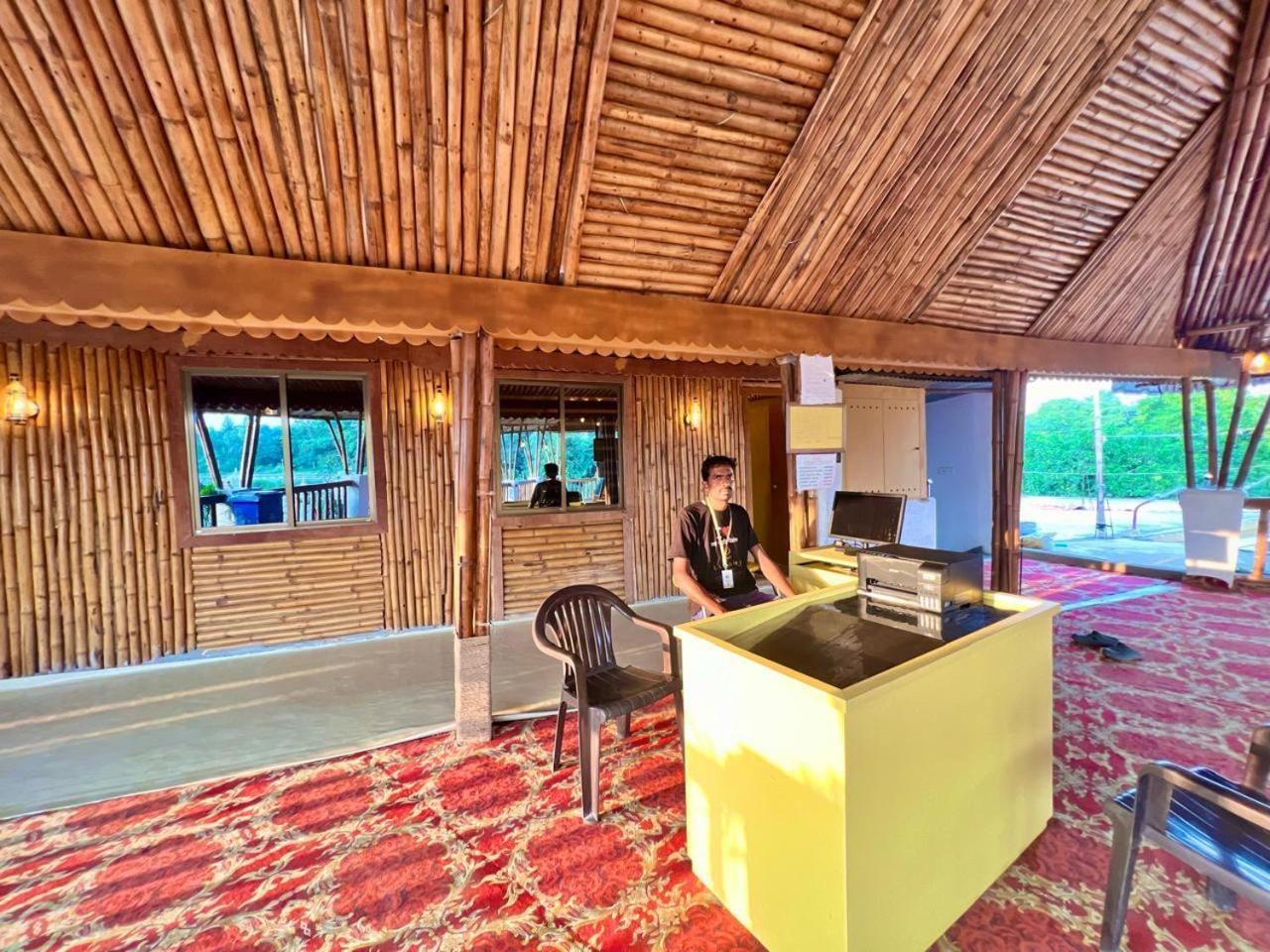 La Pahi Palace- Banquet And Resort Sakri East Екстер'єр фото