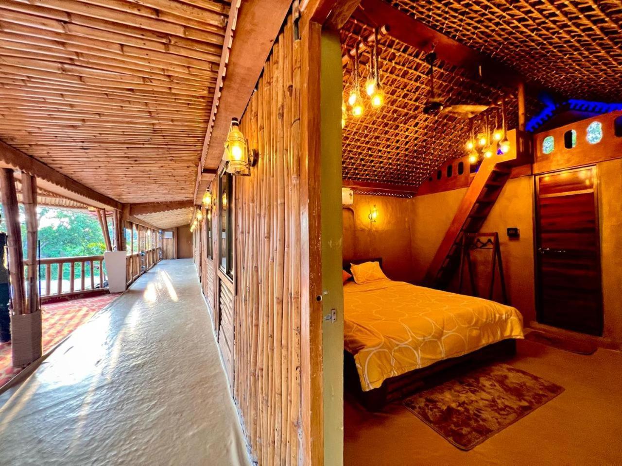 La Pahi Palace- Banquet And Resort Sakri East Екстер'єр фото