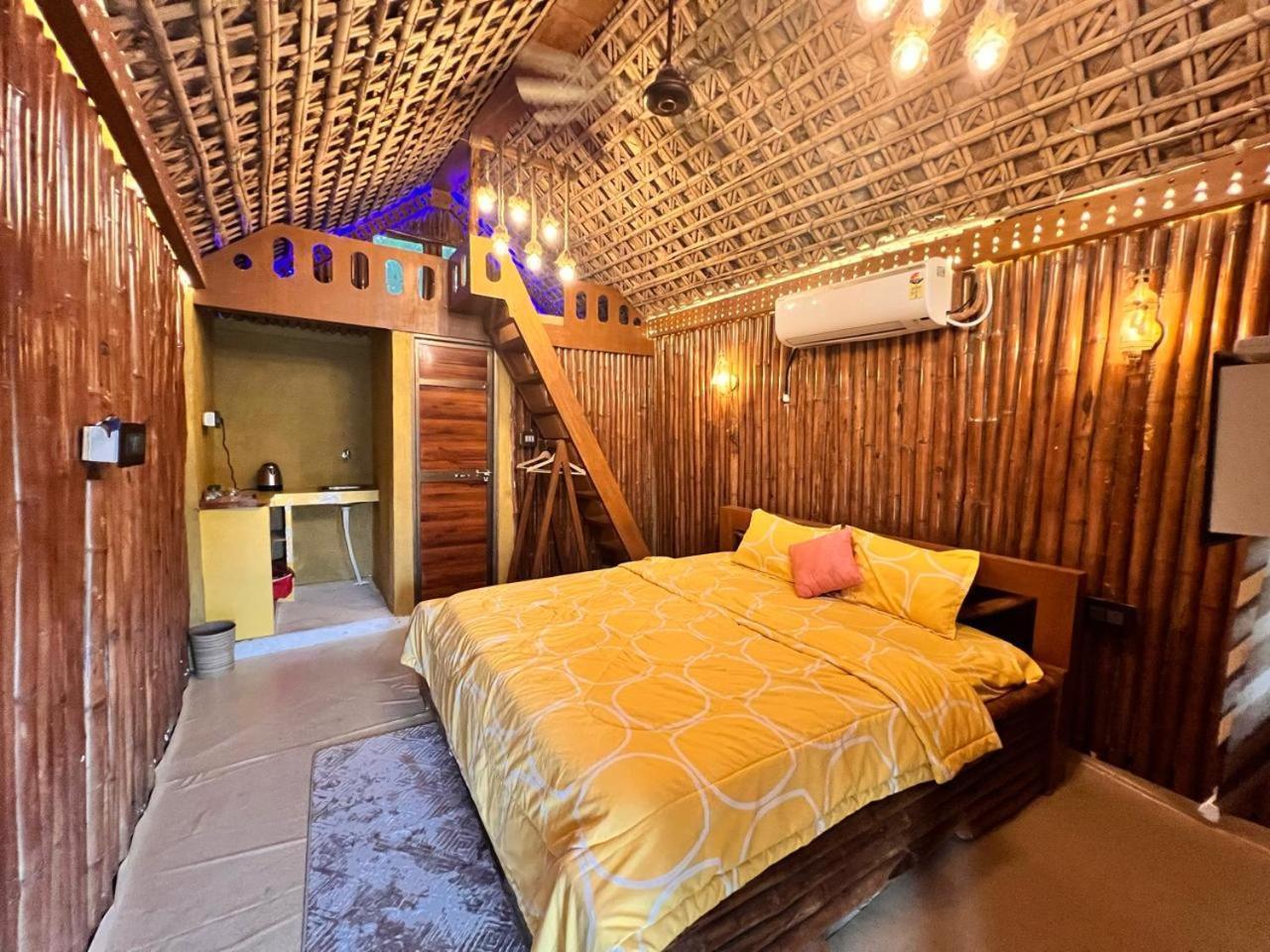 La Pahi Palace- Banquet And Resort Sakri East Екстер'єр фото