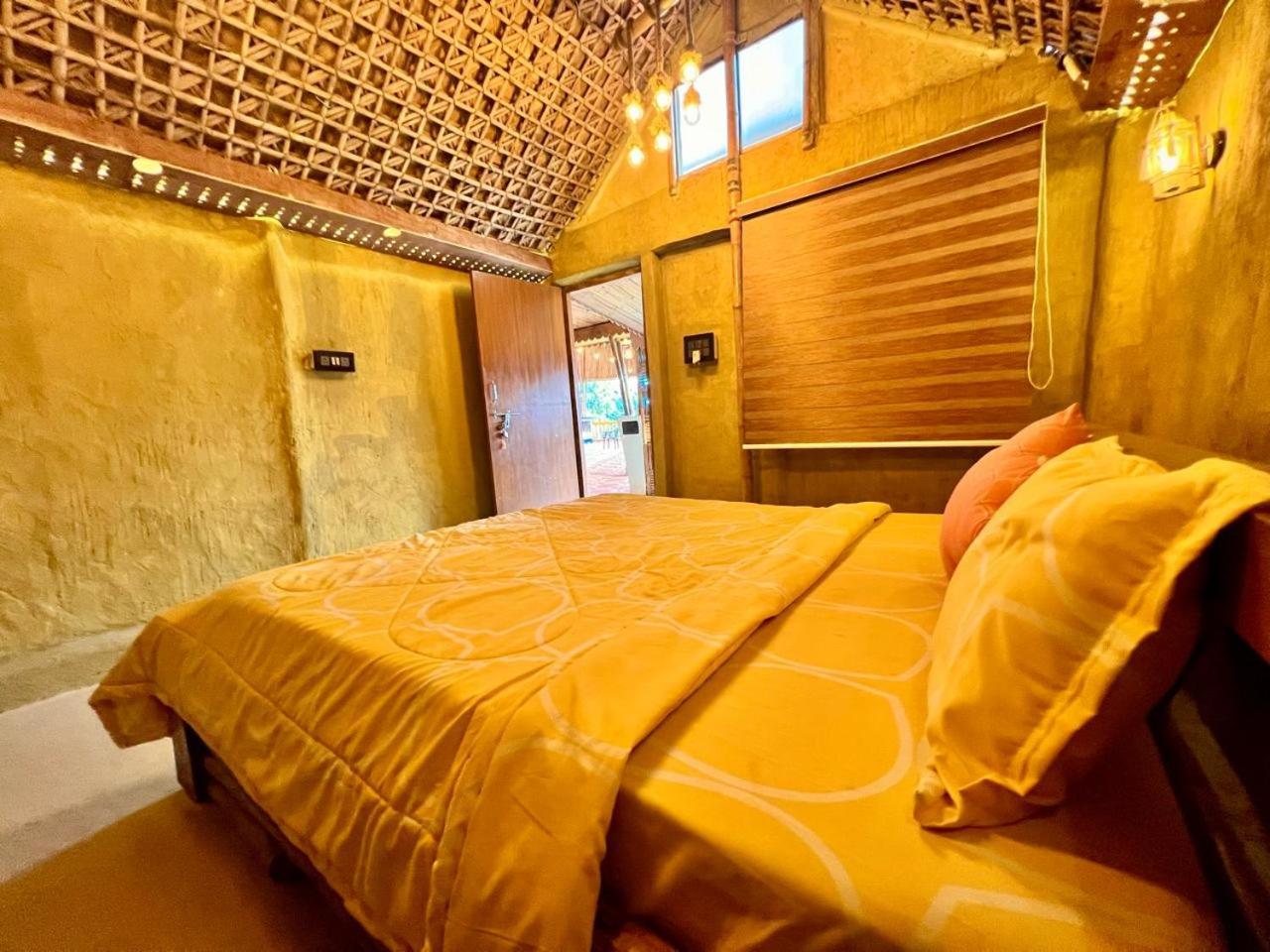 La Pahi Palace- Banquet And Resort Sakri East Екстер'єр фото