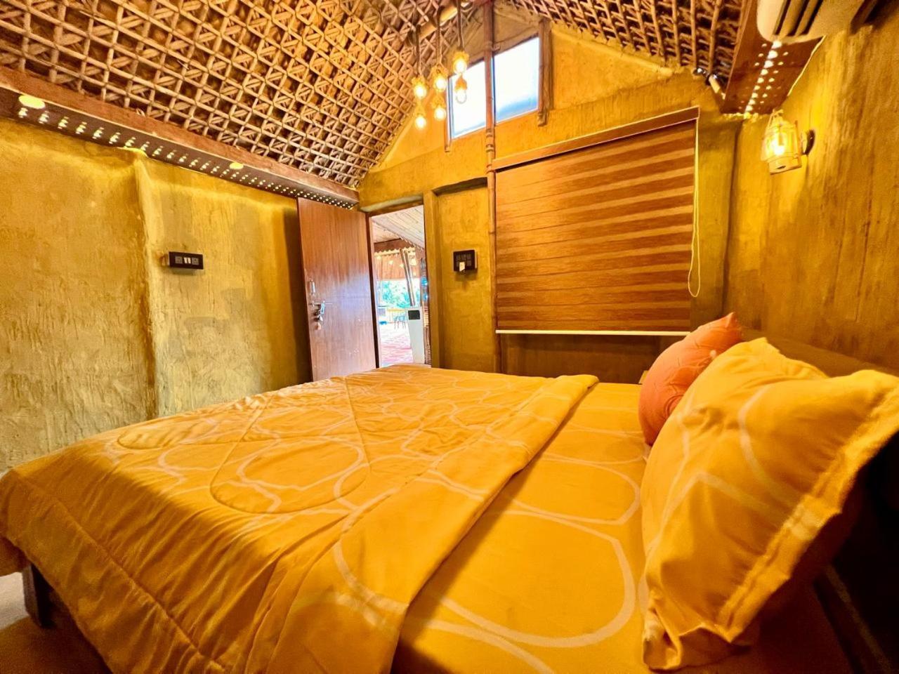 La Pahi Palace- Banquet And Resort Sakri East Екстер'єр фото