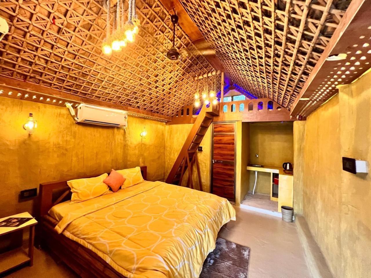 La Pahi Palace- Banquet And Resort Sakri East Екстер'єр фото