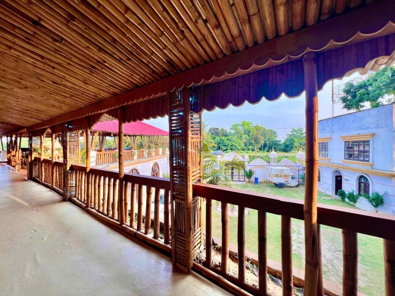 La Pahi Palace- Banquet And Resort Sakri East Екстер'єр фото