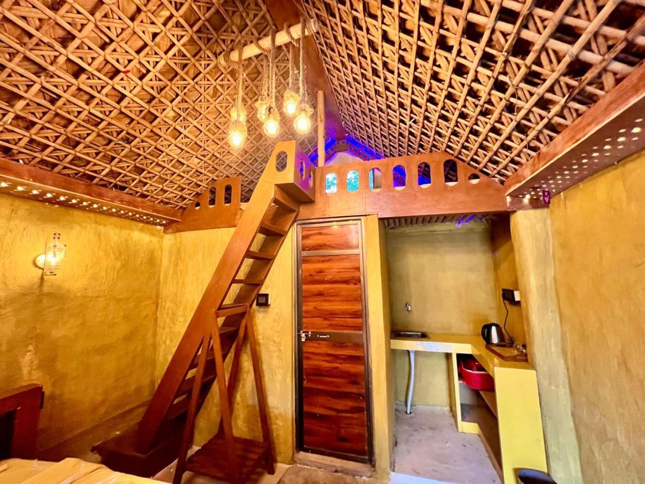 La Pahi Palace- Banquet And Resort Sakri East Екстер'єр фото