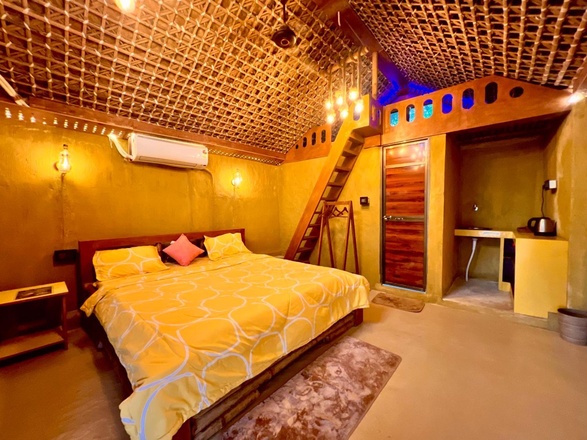 La Pahi Palace- Banquet And Resort Sakri East Екстер'єр фото