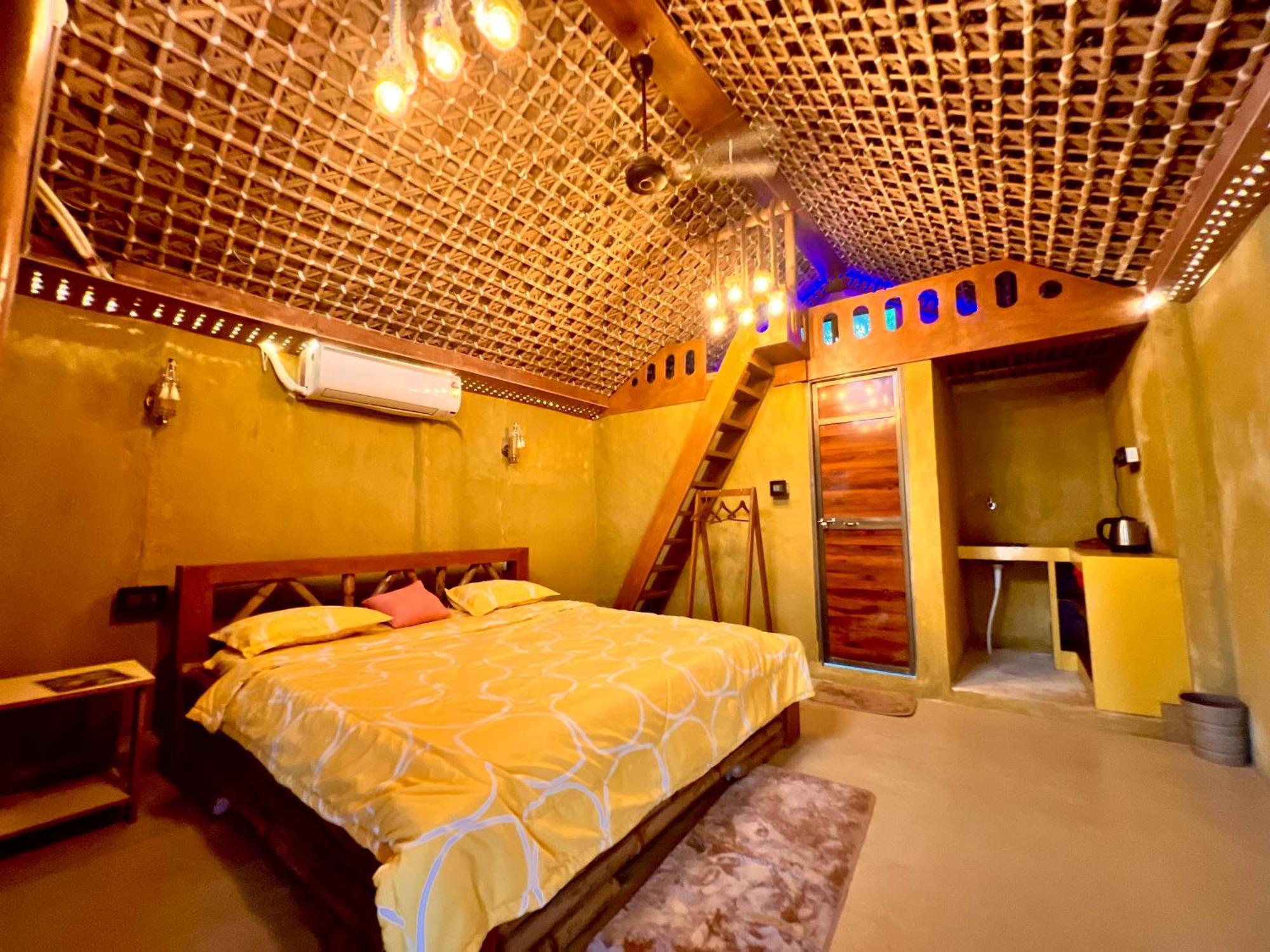 La Pahi Palace- Banquet And Resort Sakri East Екстер'єр фото