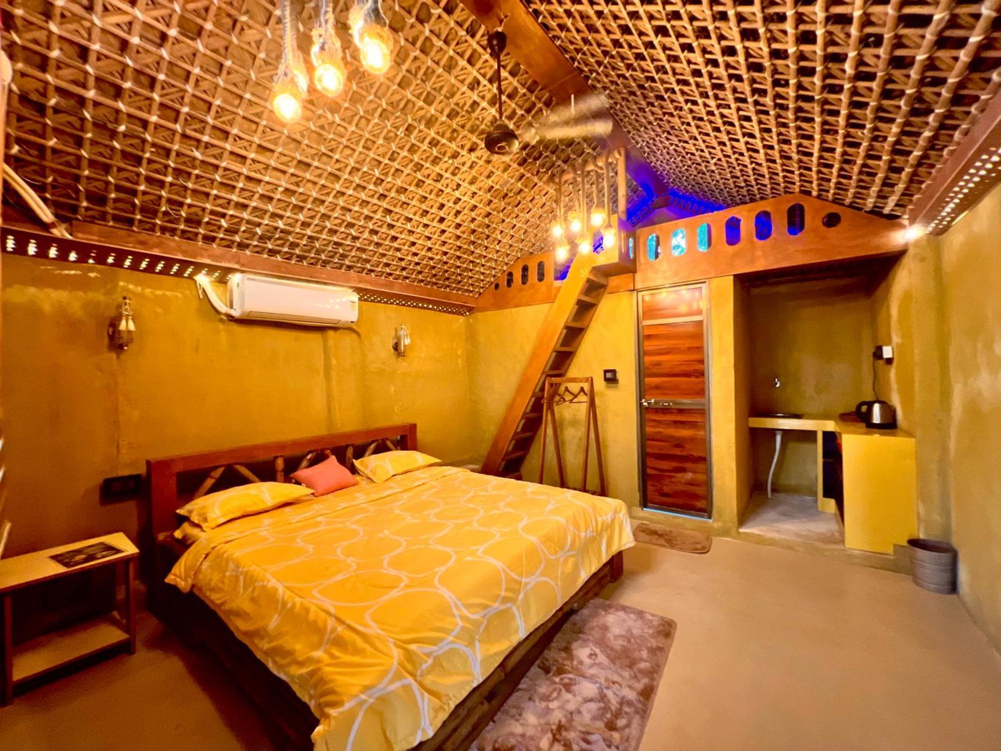 La Pahi Palace- Banquet And Resort Sakri East Екстер'єр фото