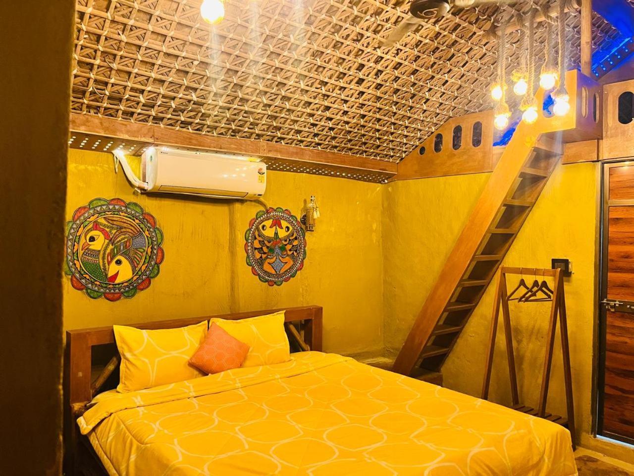 La Pahi Palace- Banquet And Resort Sakri East Екстер'єр фото